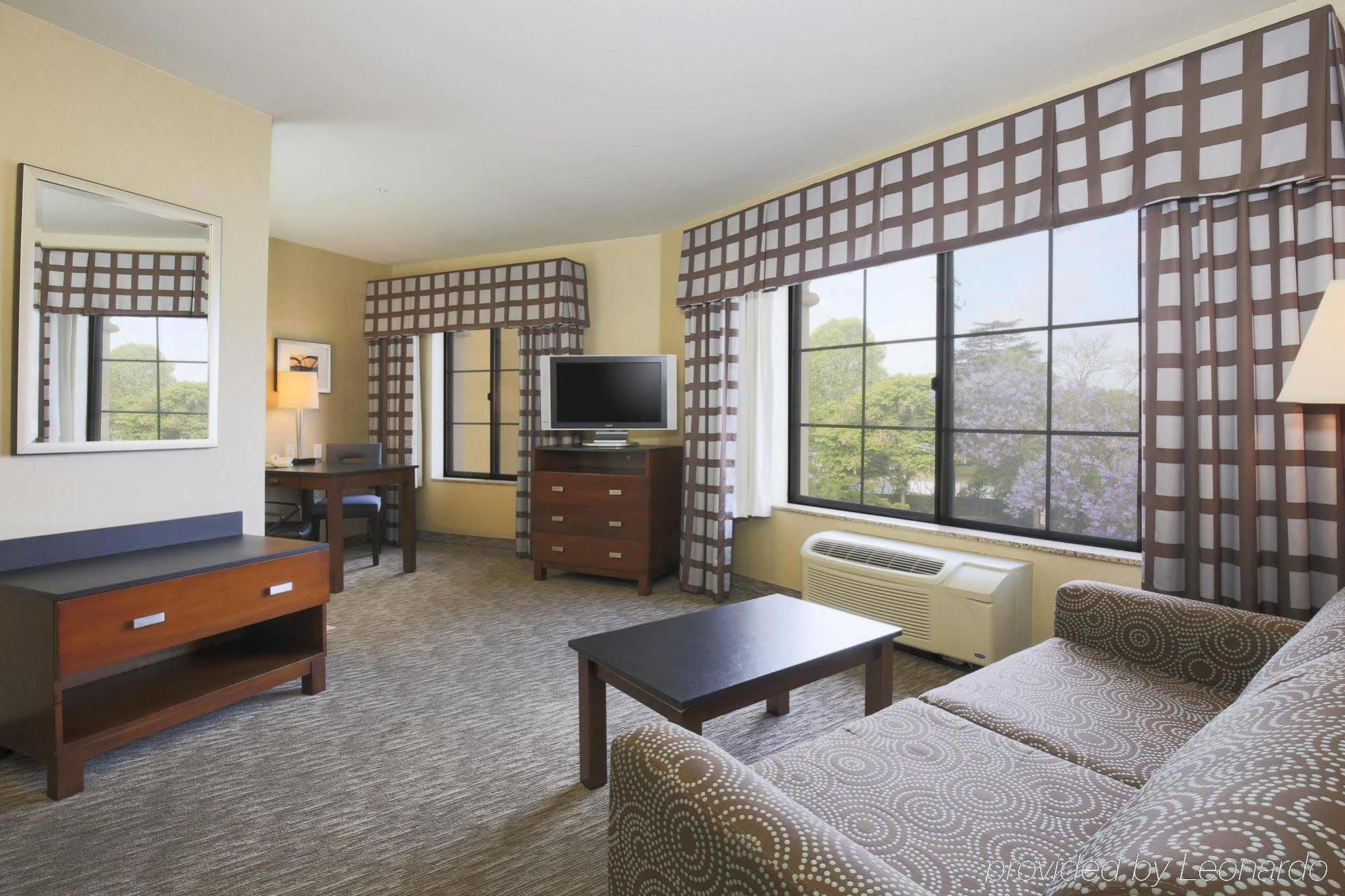 Hampton Inn Santa Barbara/Goleta Exteriör bild